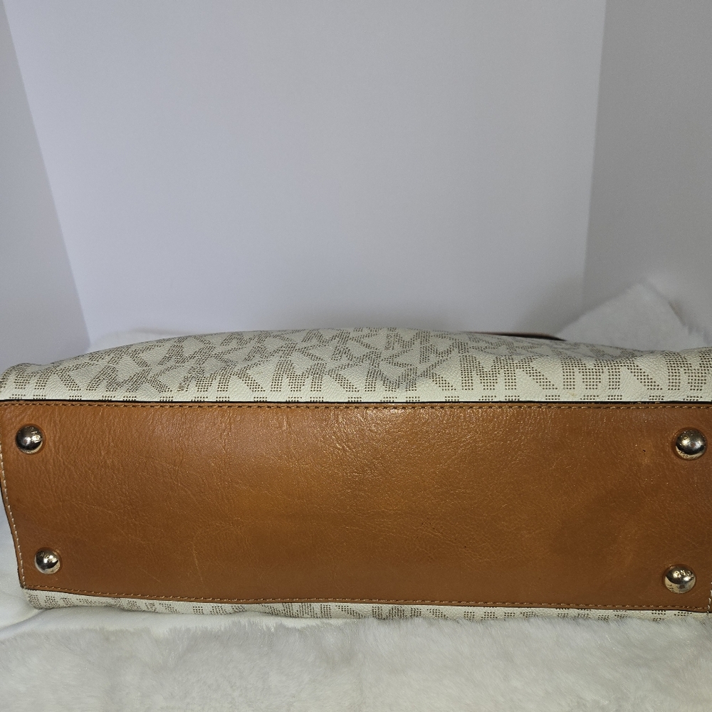 Michael Kors Hamilton Signature Crean And Tan Tote with Dustbag -… - Picture 5 of 14